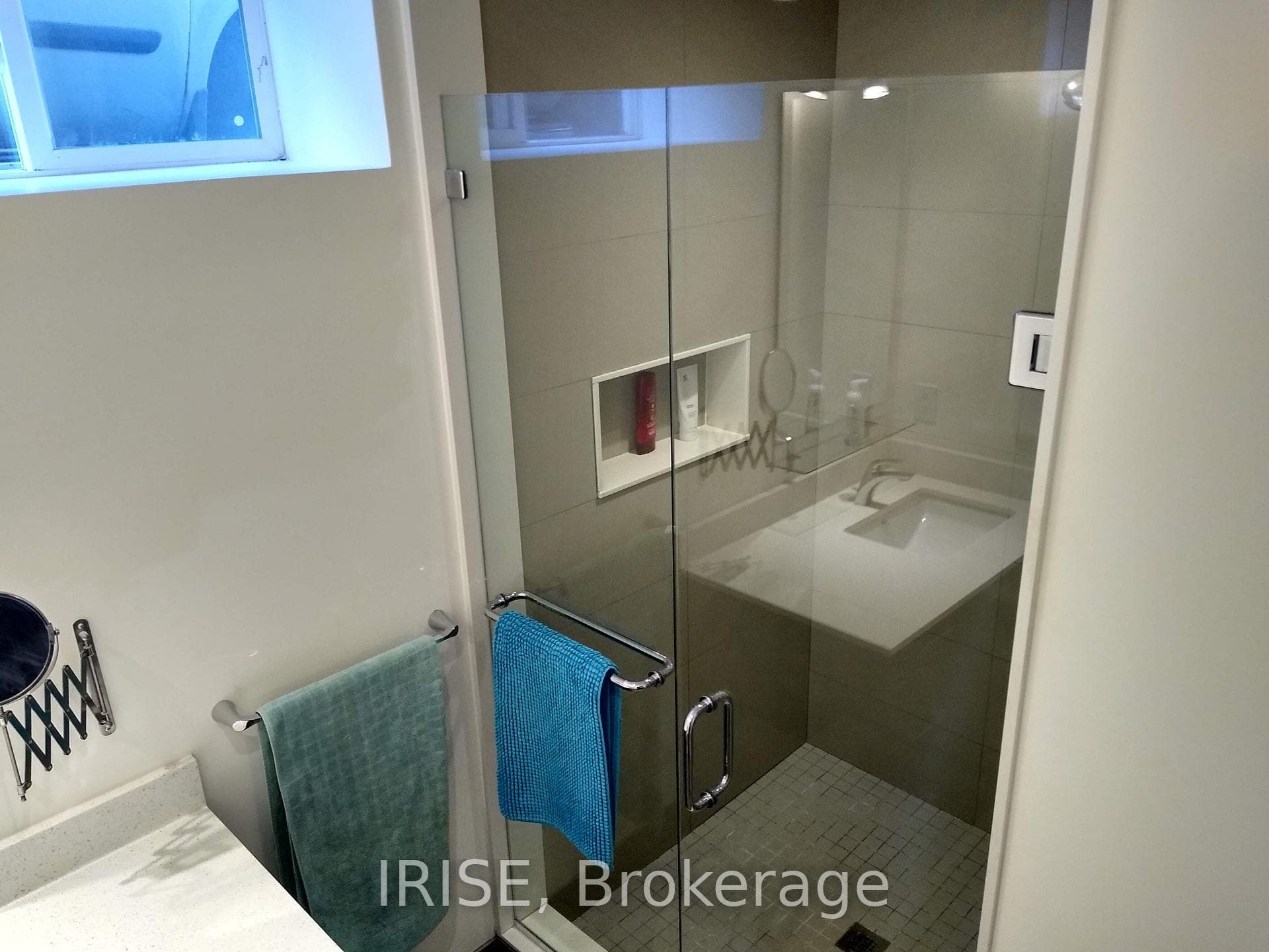 11 Donmore Avenue Unit Lower photo 6