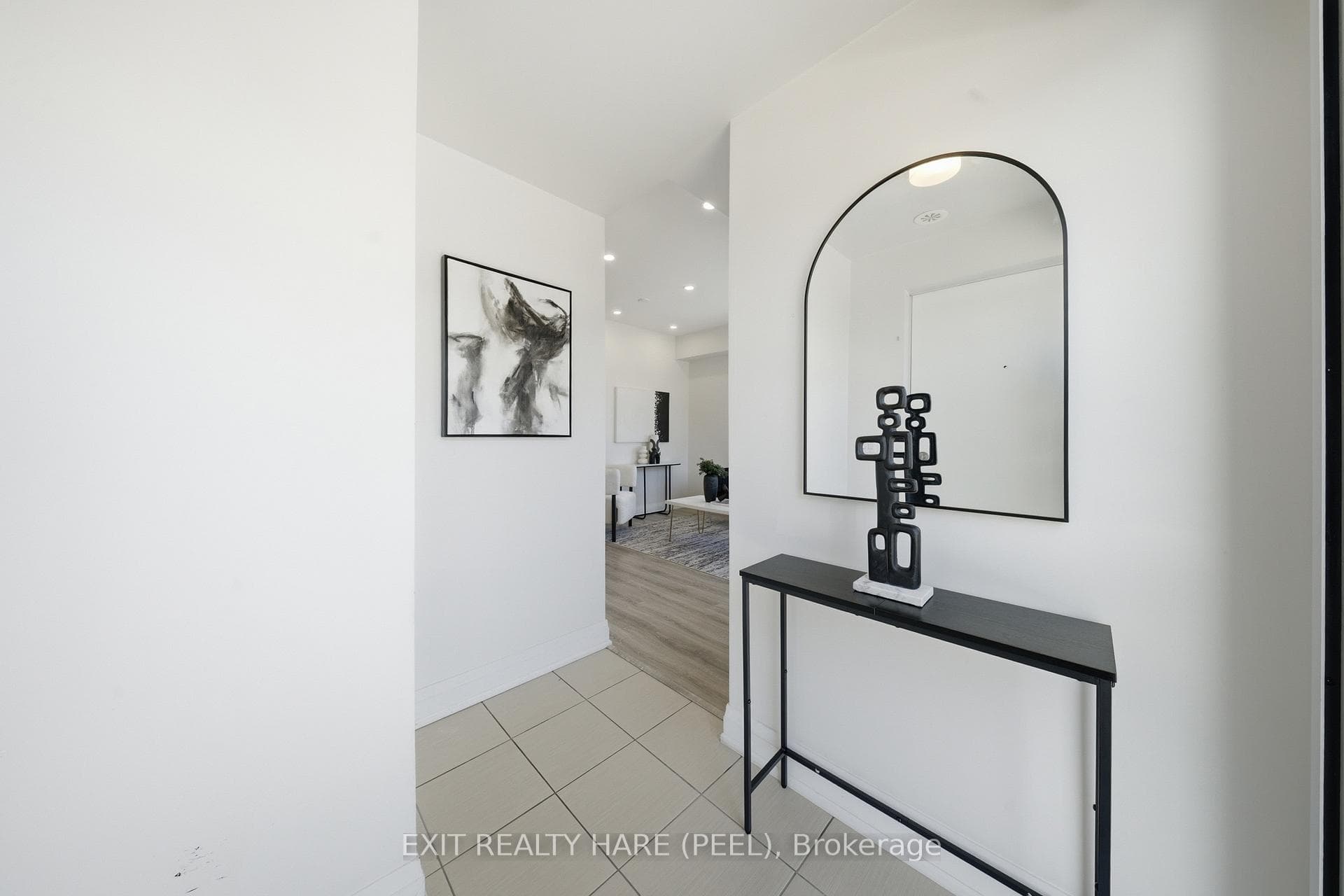 48 Coles Avenue Unit 702 photo 6