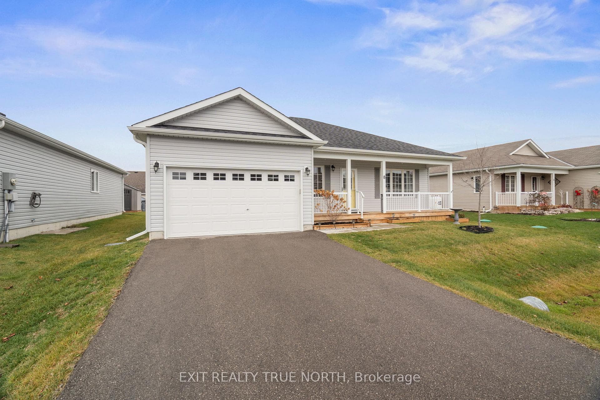 Adult lifestyle community of Lakepoint Village