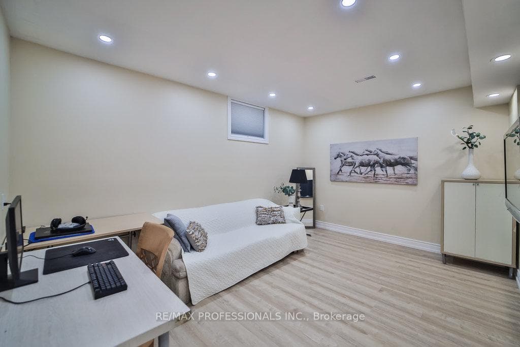 32 Oakridge Drive photo 24