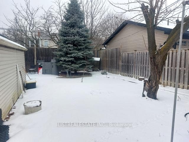 8 Medonte Avenue photo 3