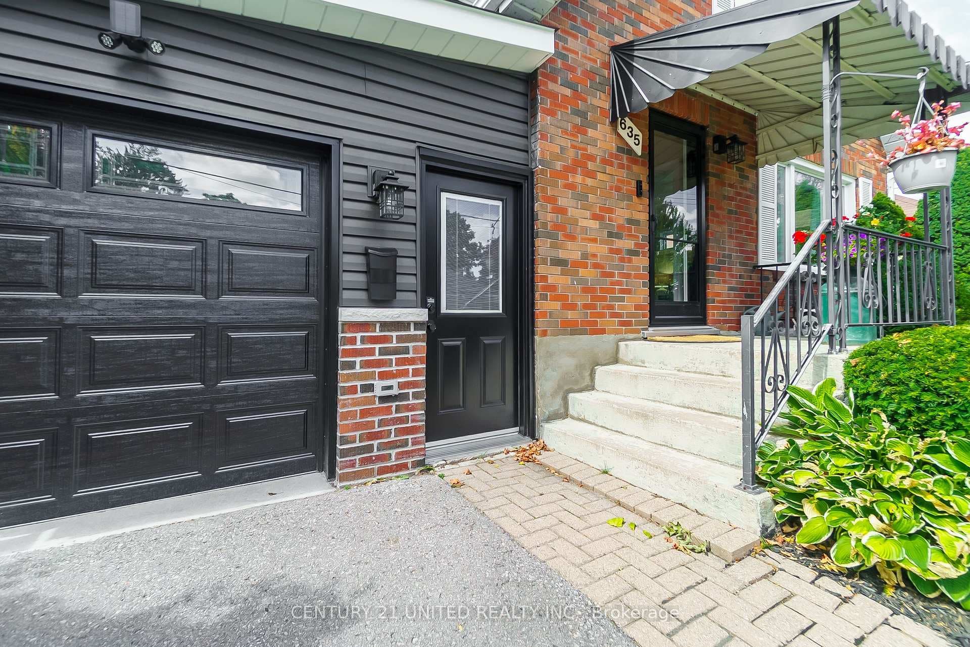 635 Montrose Street photo 5
