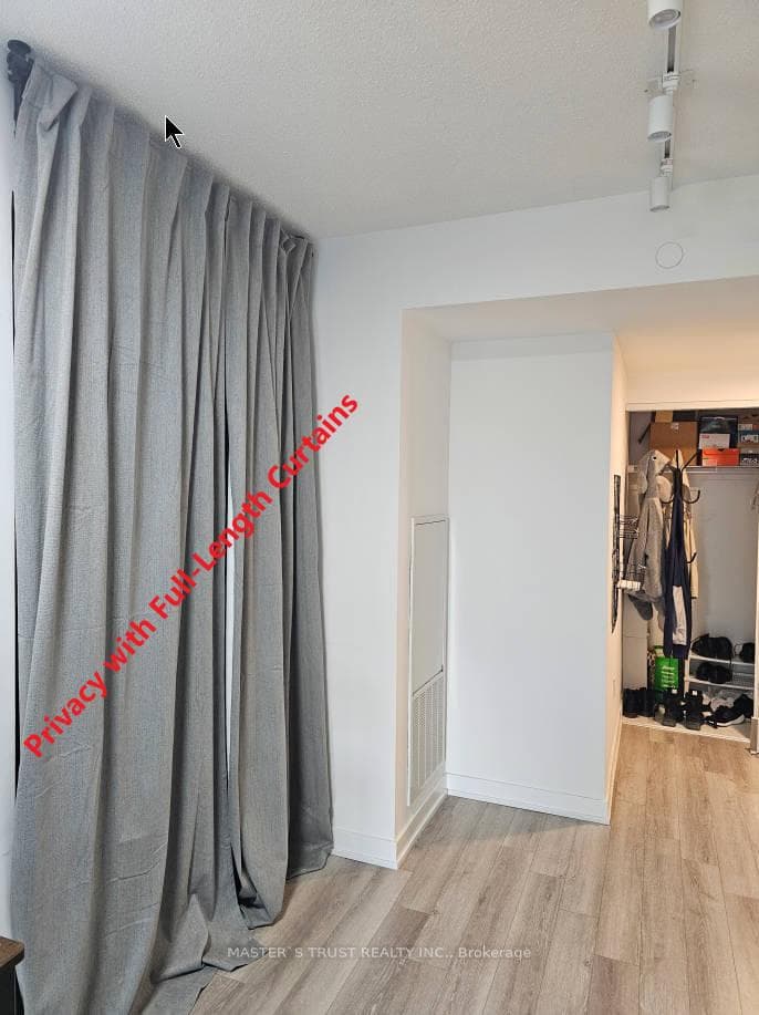 238 Simcoe Street Unit 1020 photo 8