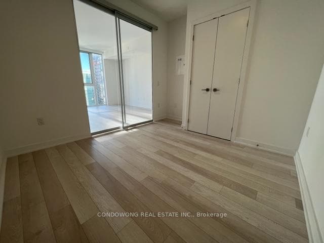 357 King Street Unit 3804 photo 9