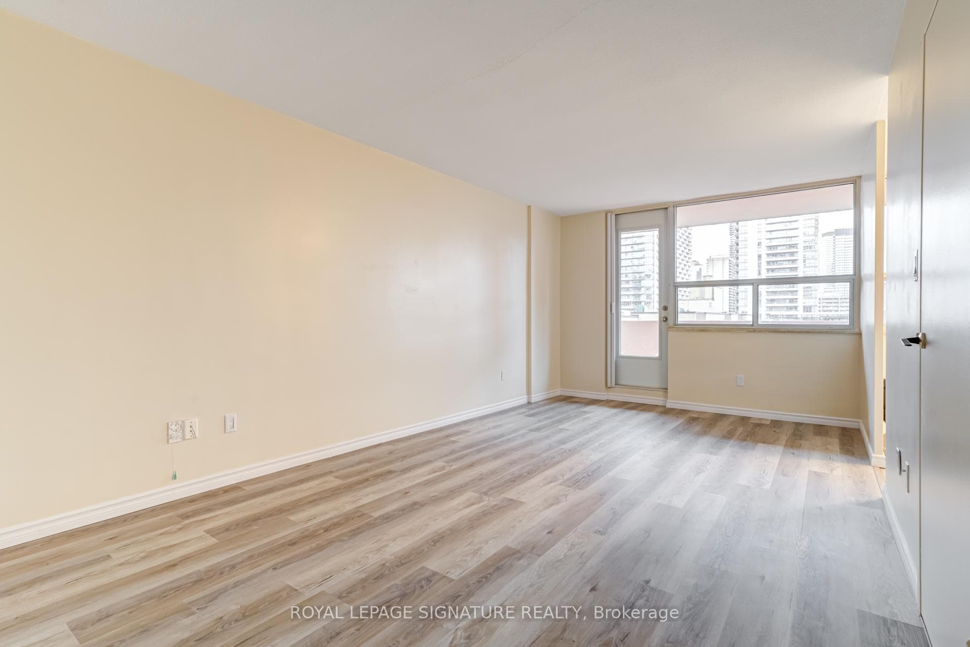 40 Homewood Avenue Unit 1011 photo 2
