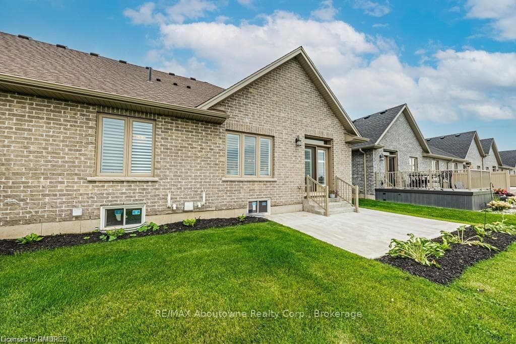261 SCHOONER Drive photo 4