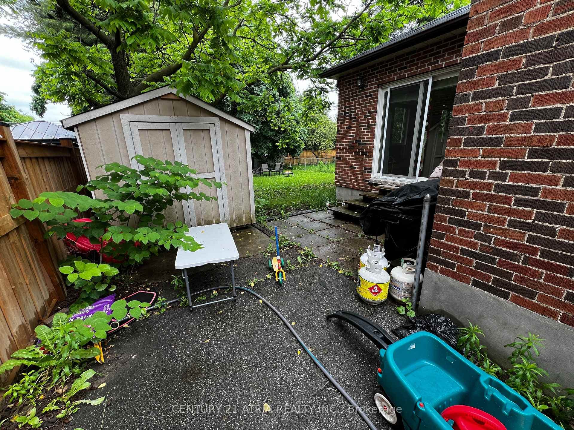 647 Coldstream Avenue photo 35