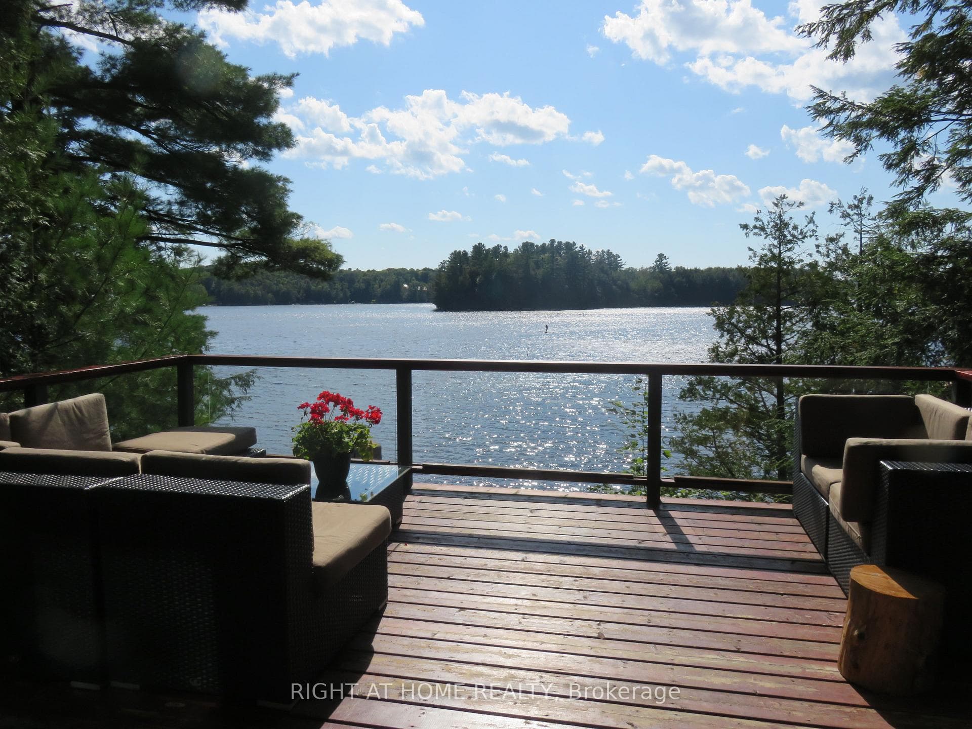 Deck off living/dining room