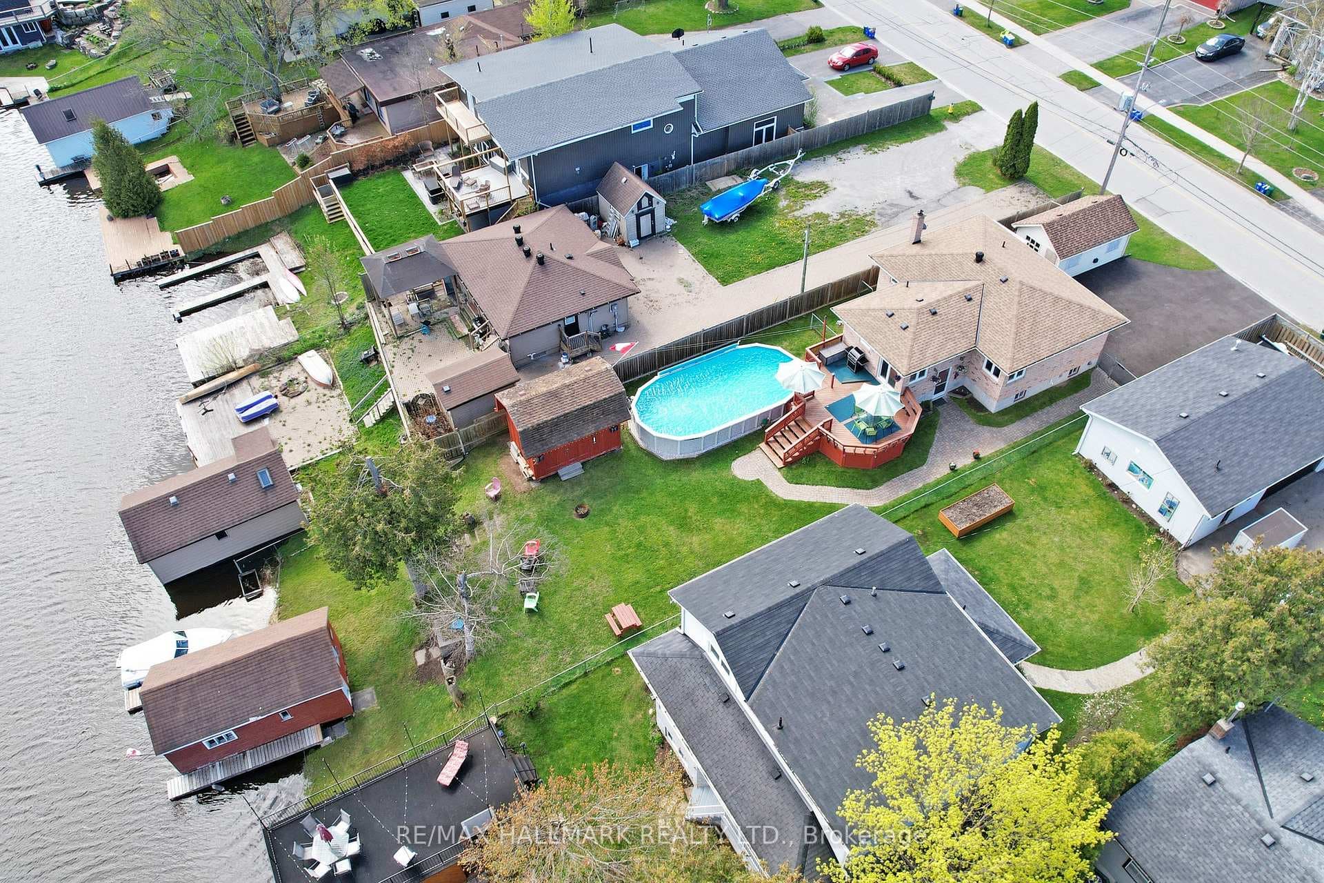 114 Riverglen Drive photo 37