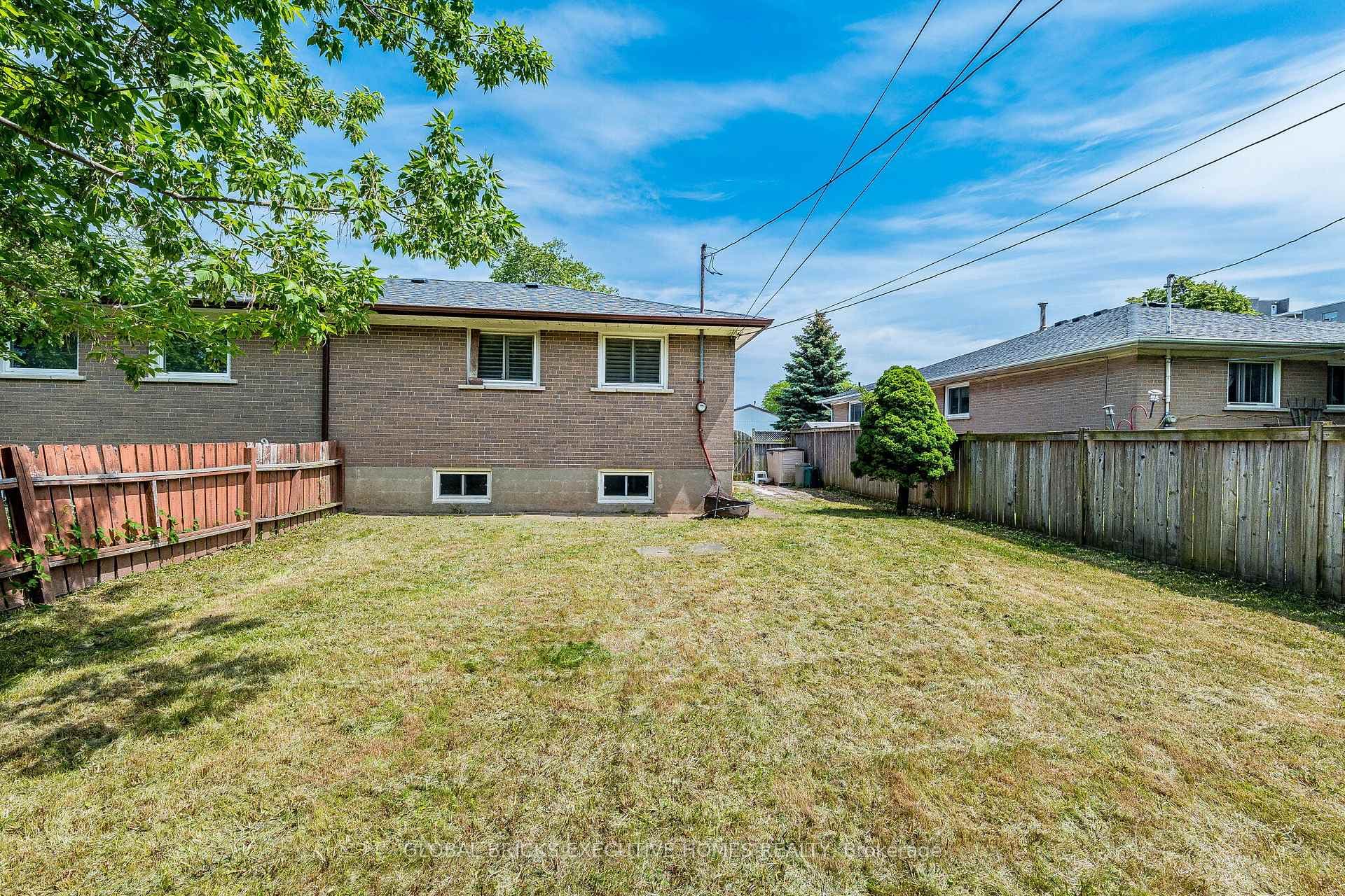 1274 Redbank Crescent photo 48