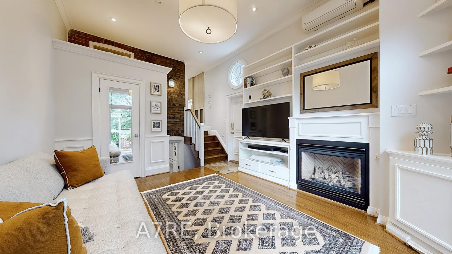 149 Castlefield Avenue photo 16