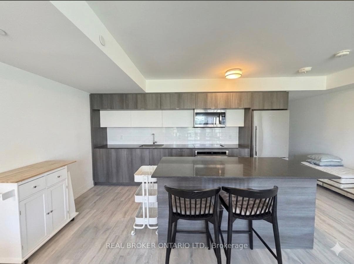 575 Bloor Street Unit 602 photo 2