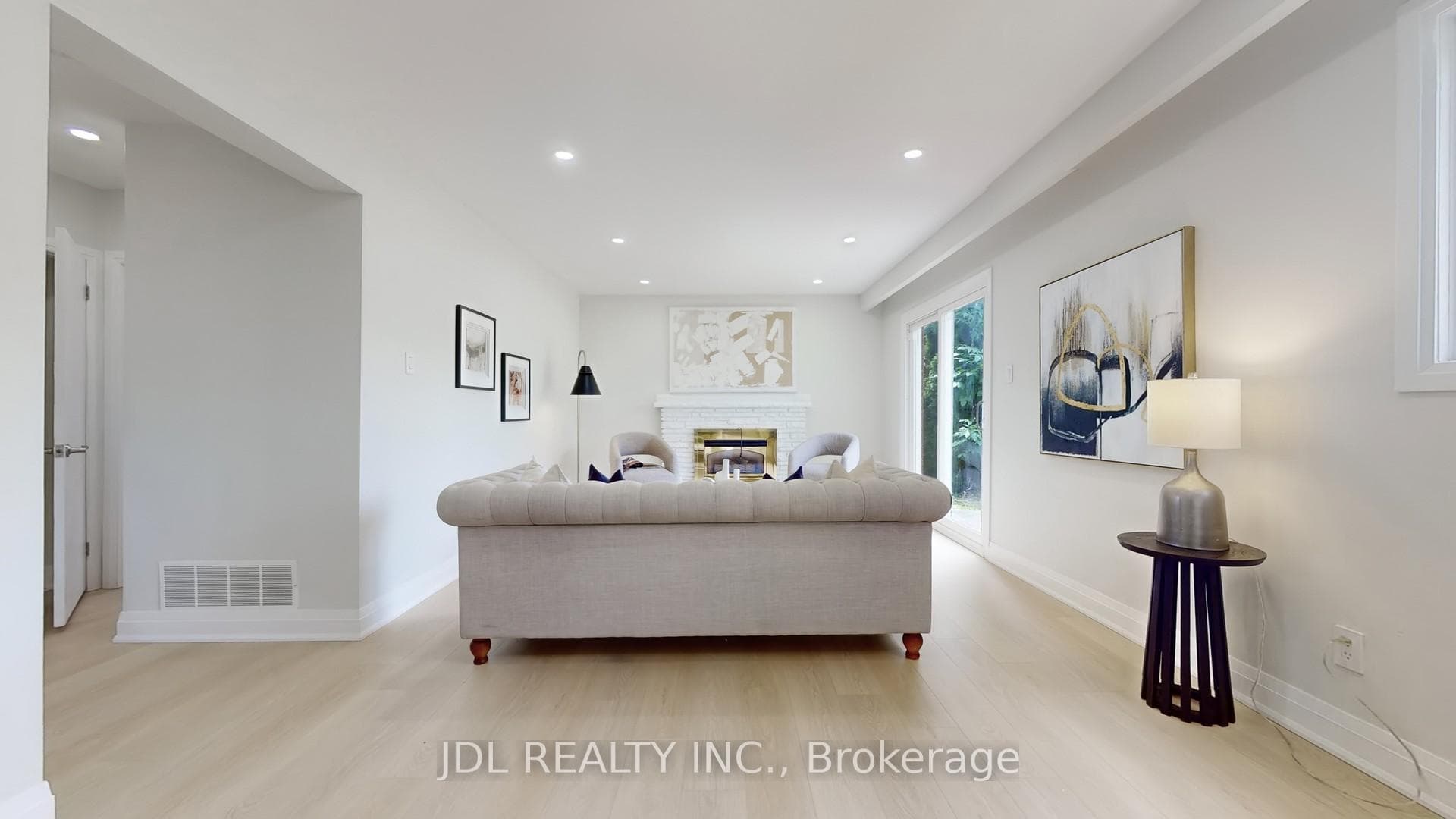 1294 Shamir Crescent photo 16