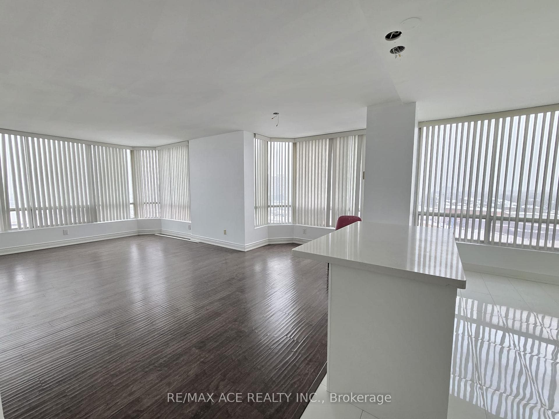 26 Hanover Road Unit 1402 photo 3