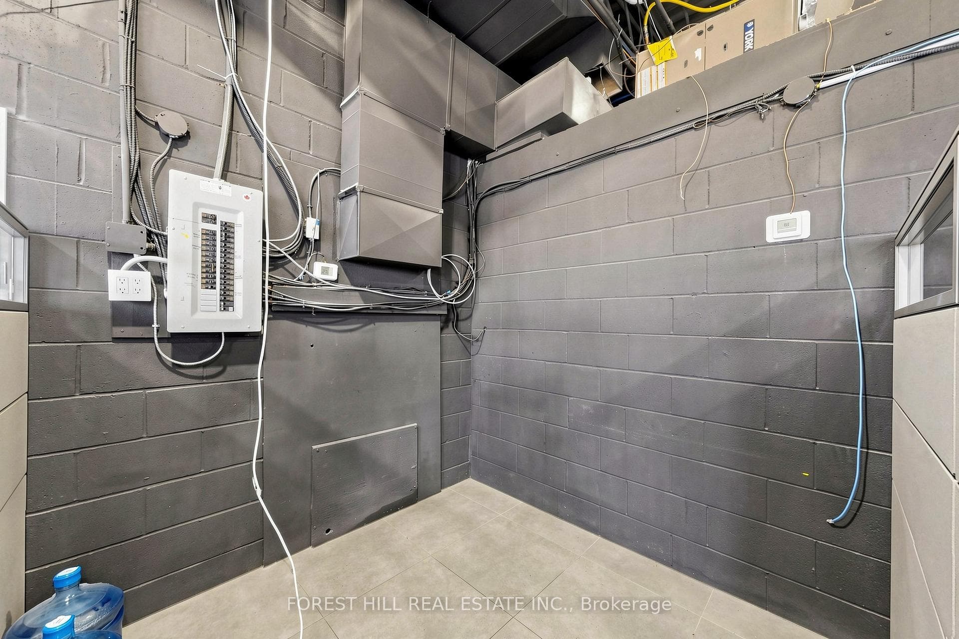 1502 Speers Road photo 12