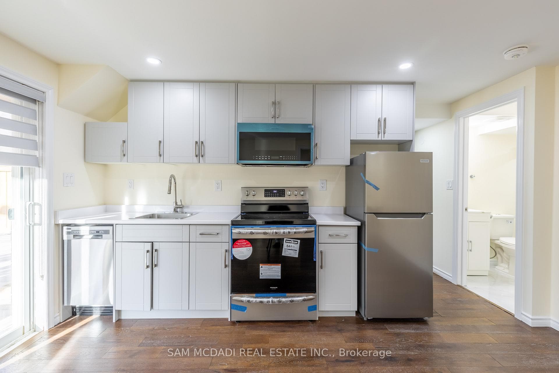 841 Magnolia Terrace photo 3