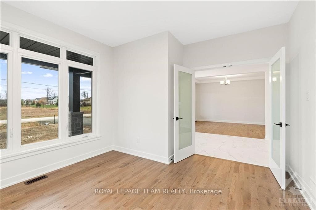 131 CASSIDY Crescent photo 12
