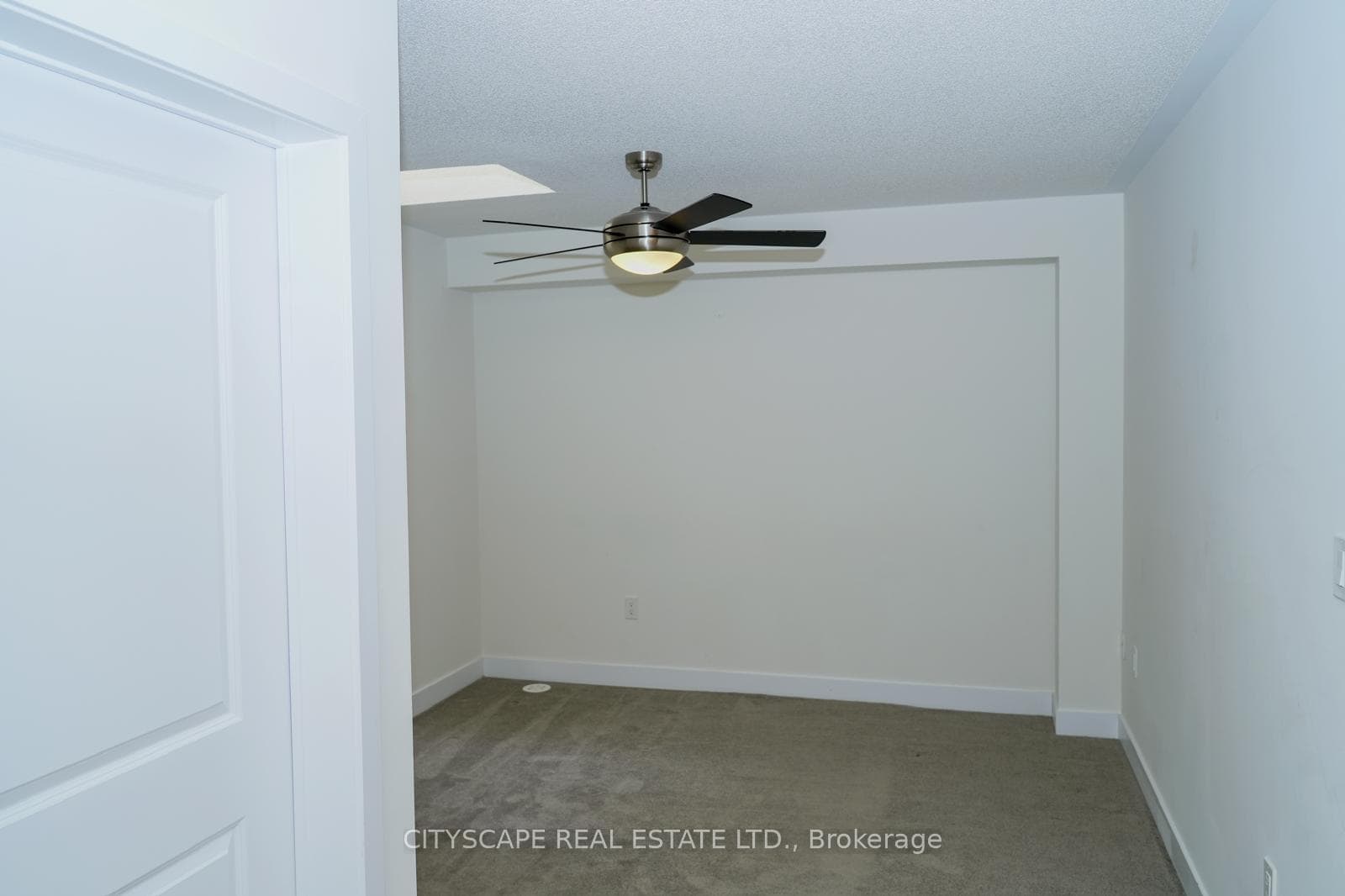 19 Lively Way photo 4