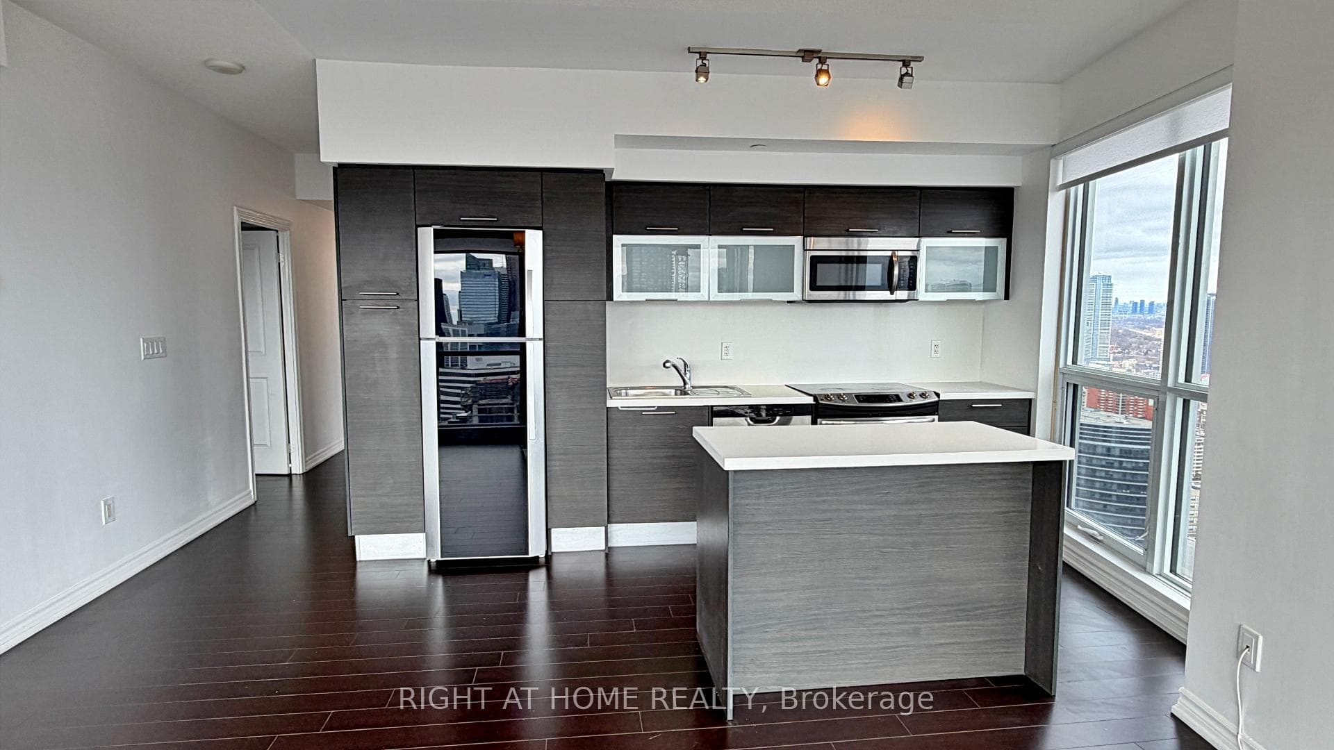 386 Yonge Street Unit 4207 photo 14
