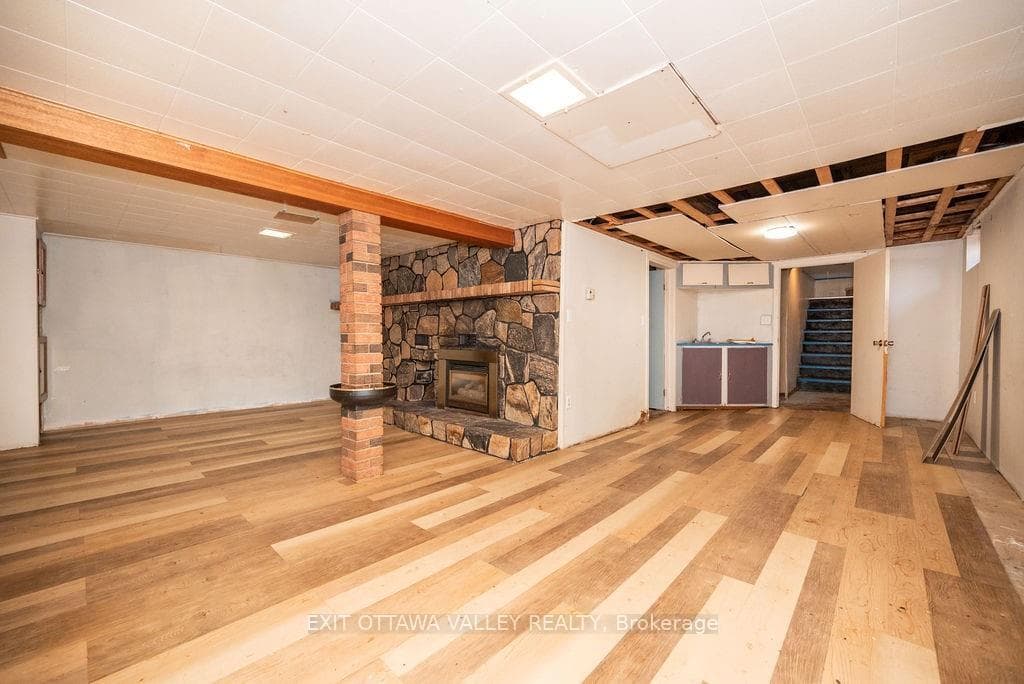 30 ALDER Crescent photo 24