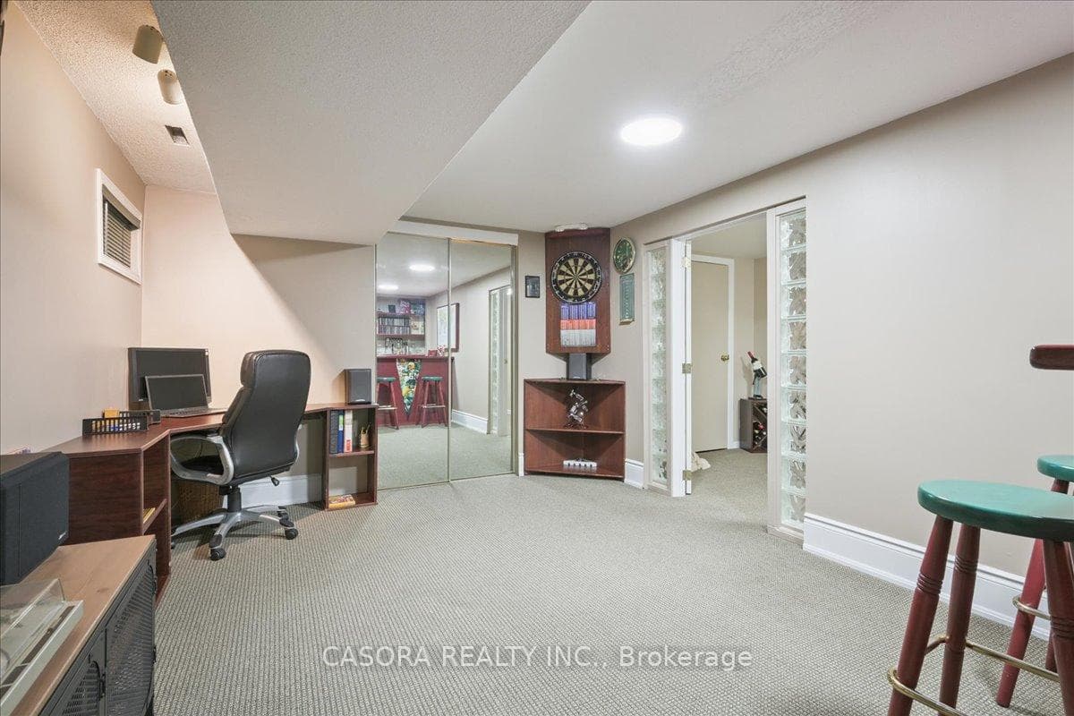 2387 Rushbury Court photo 33