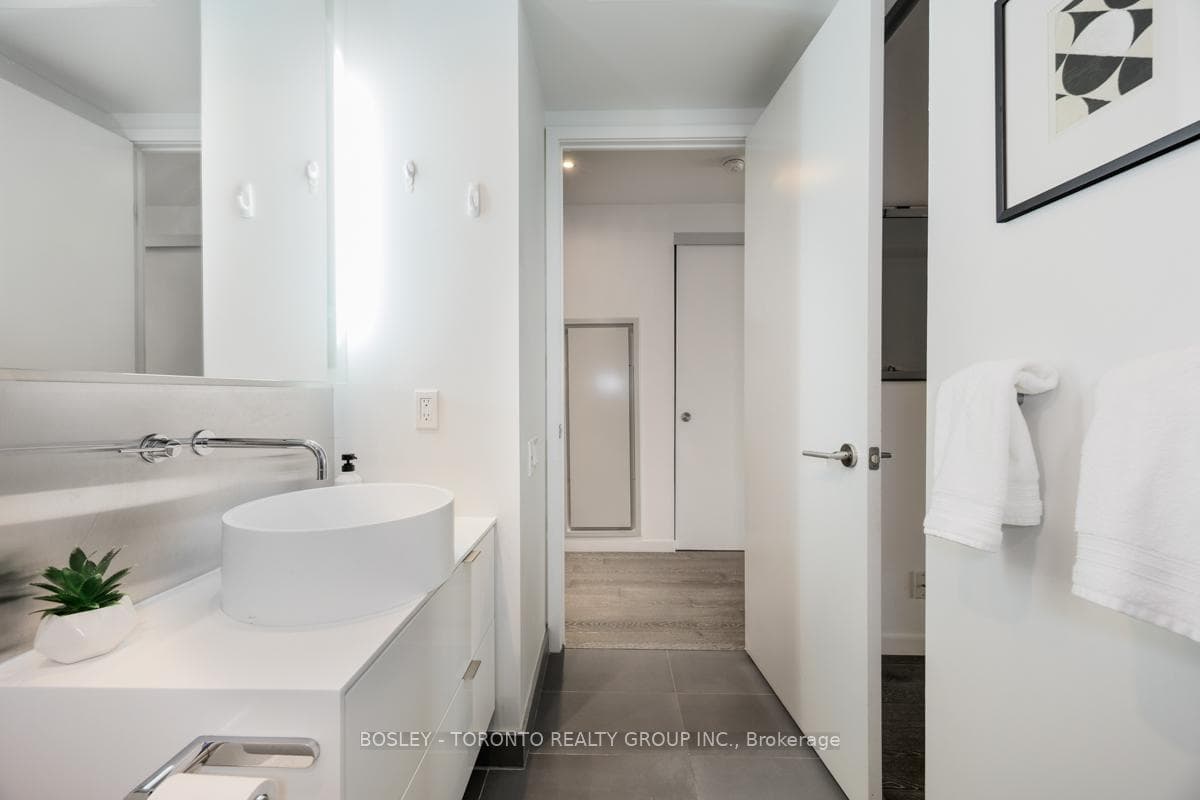 383 Sorauren Avenue Unit 308 photo 32