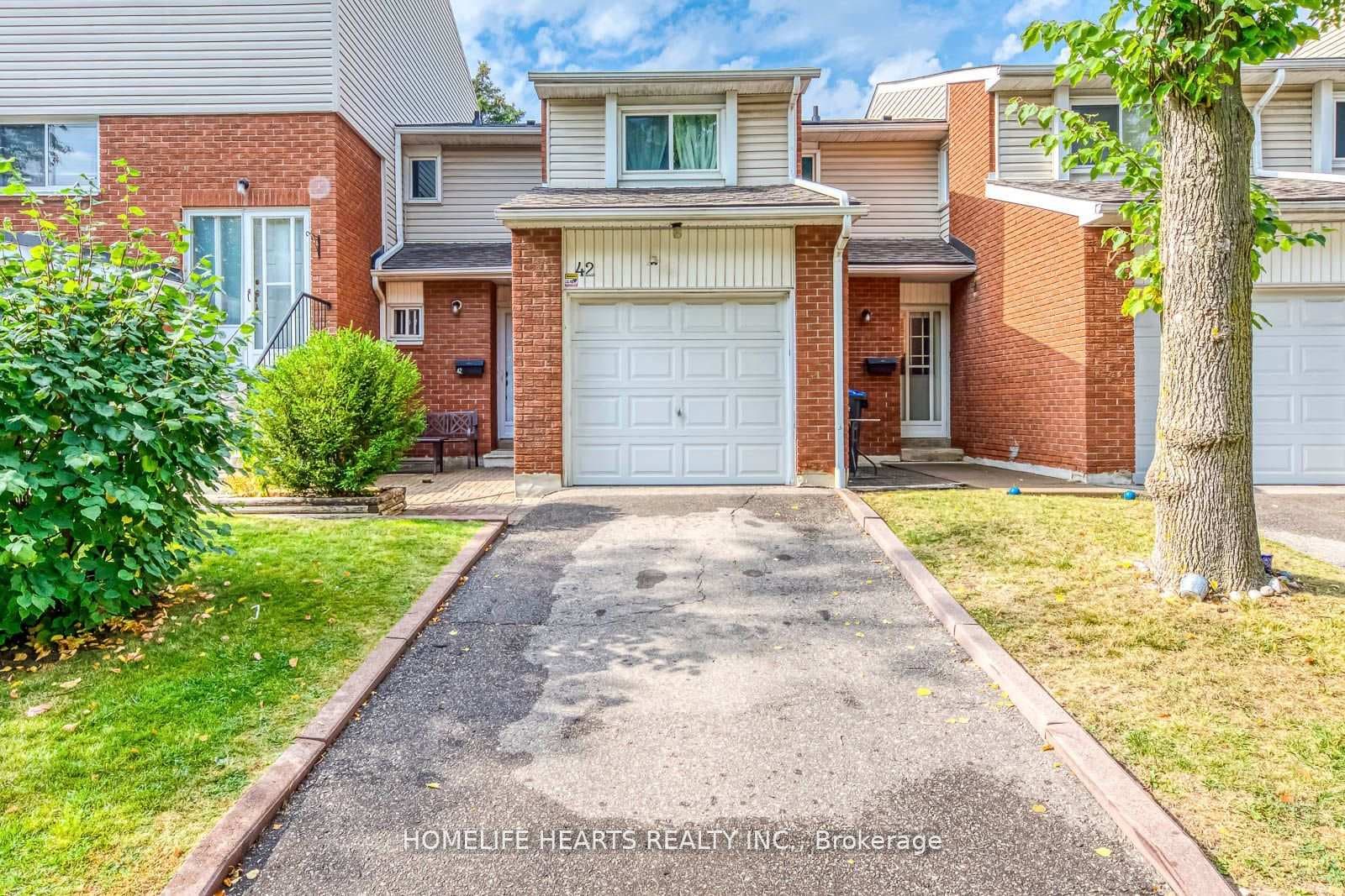 42 Sandringham Court photo 1