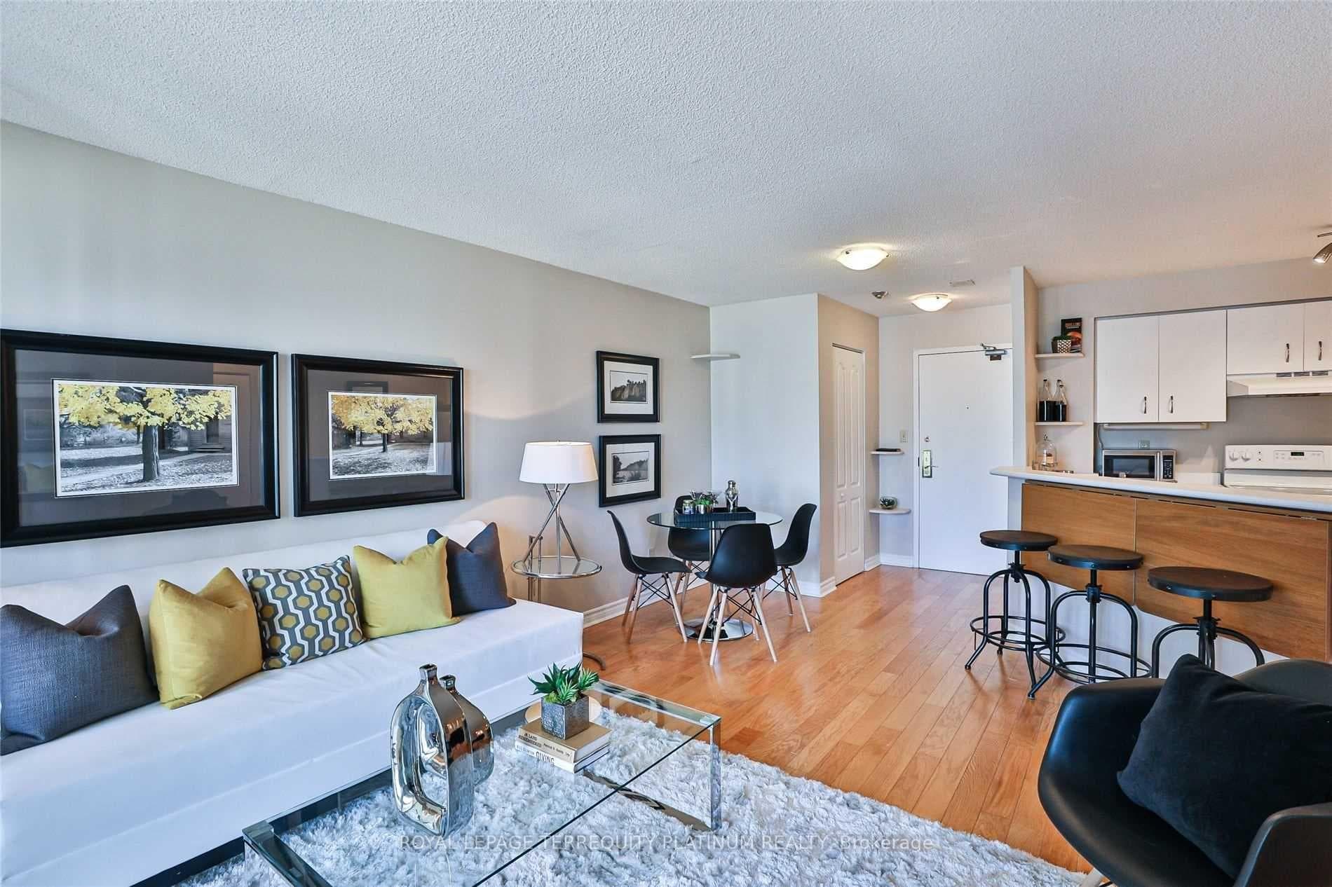 25 Grenville Street Unit 1801 photo 3