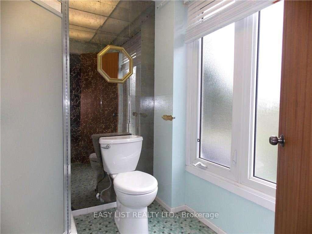 3288 Clearwater Crescent photo 4