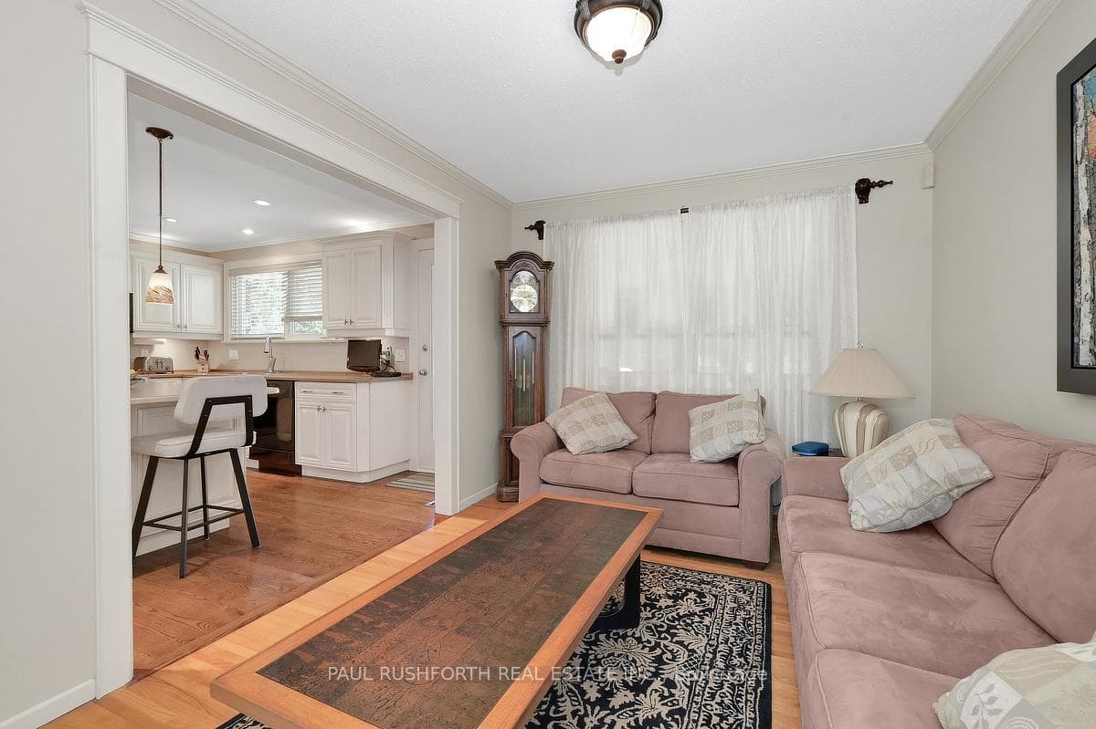 Dining Room ( Used a a Living Room )