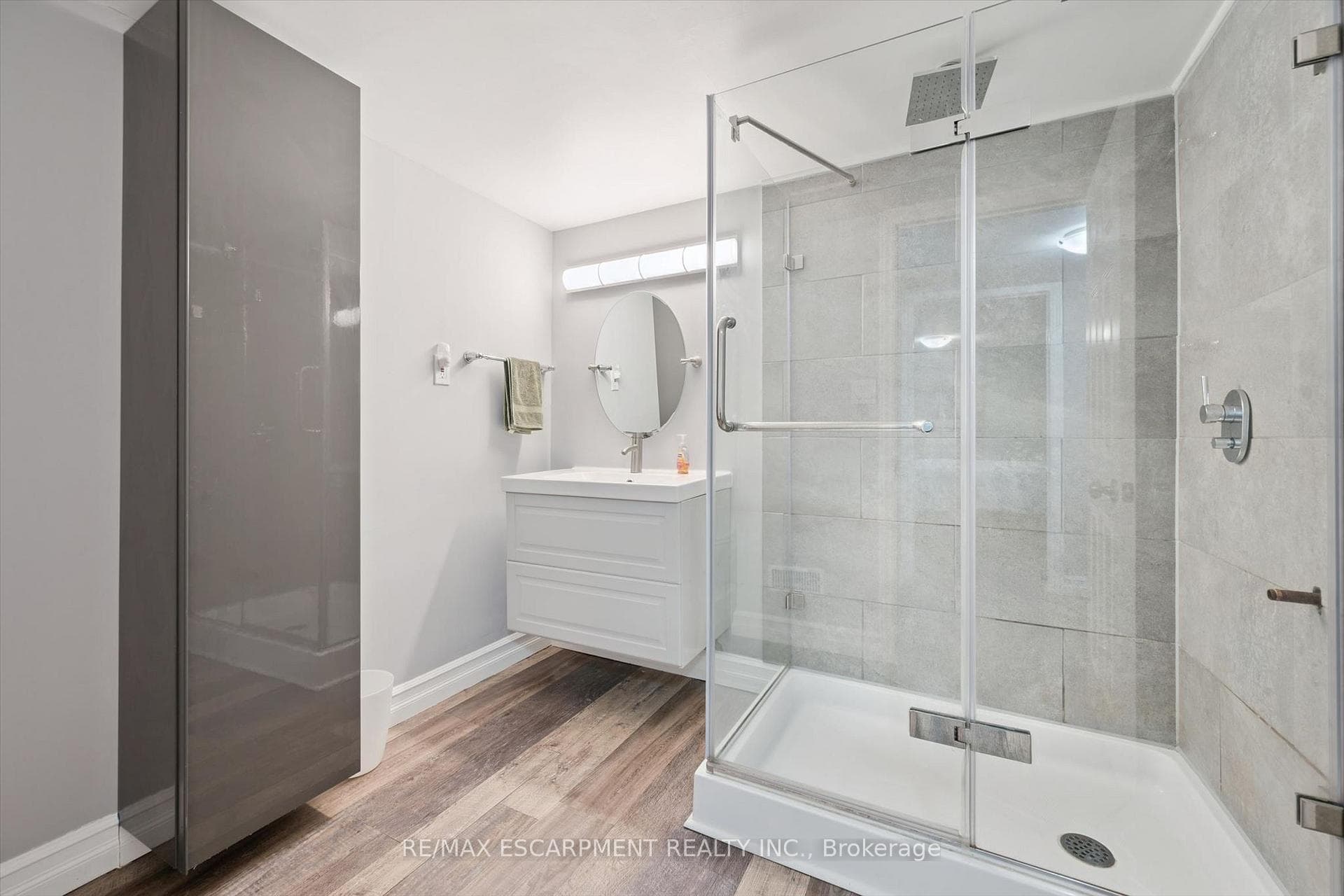 98 Stonybrook Drive photo 31