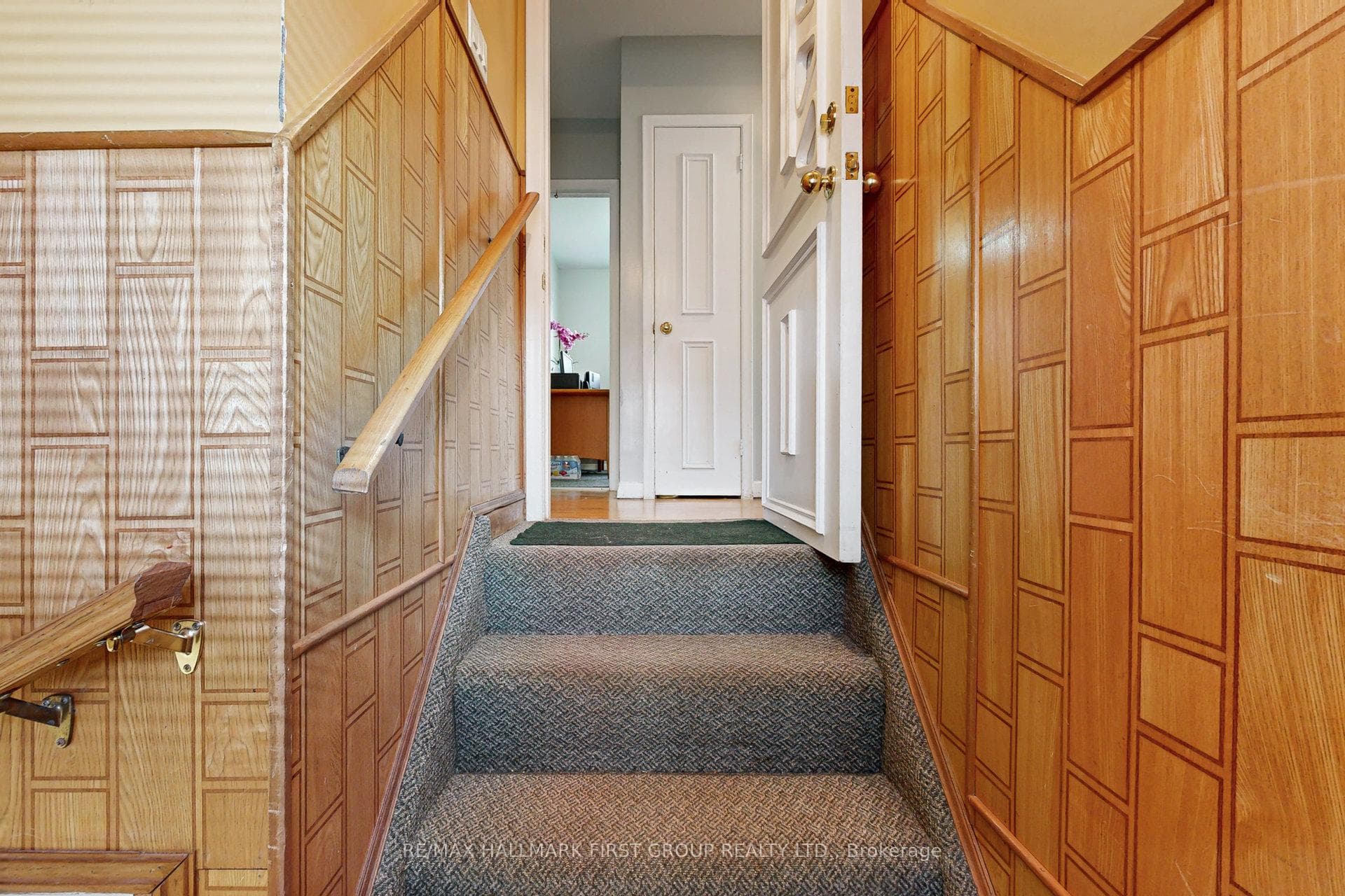 560 Rougemount Drive photo 27