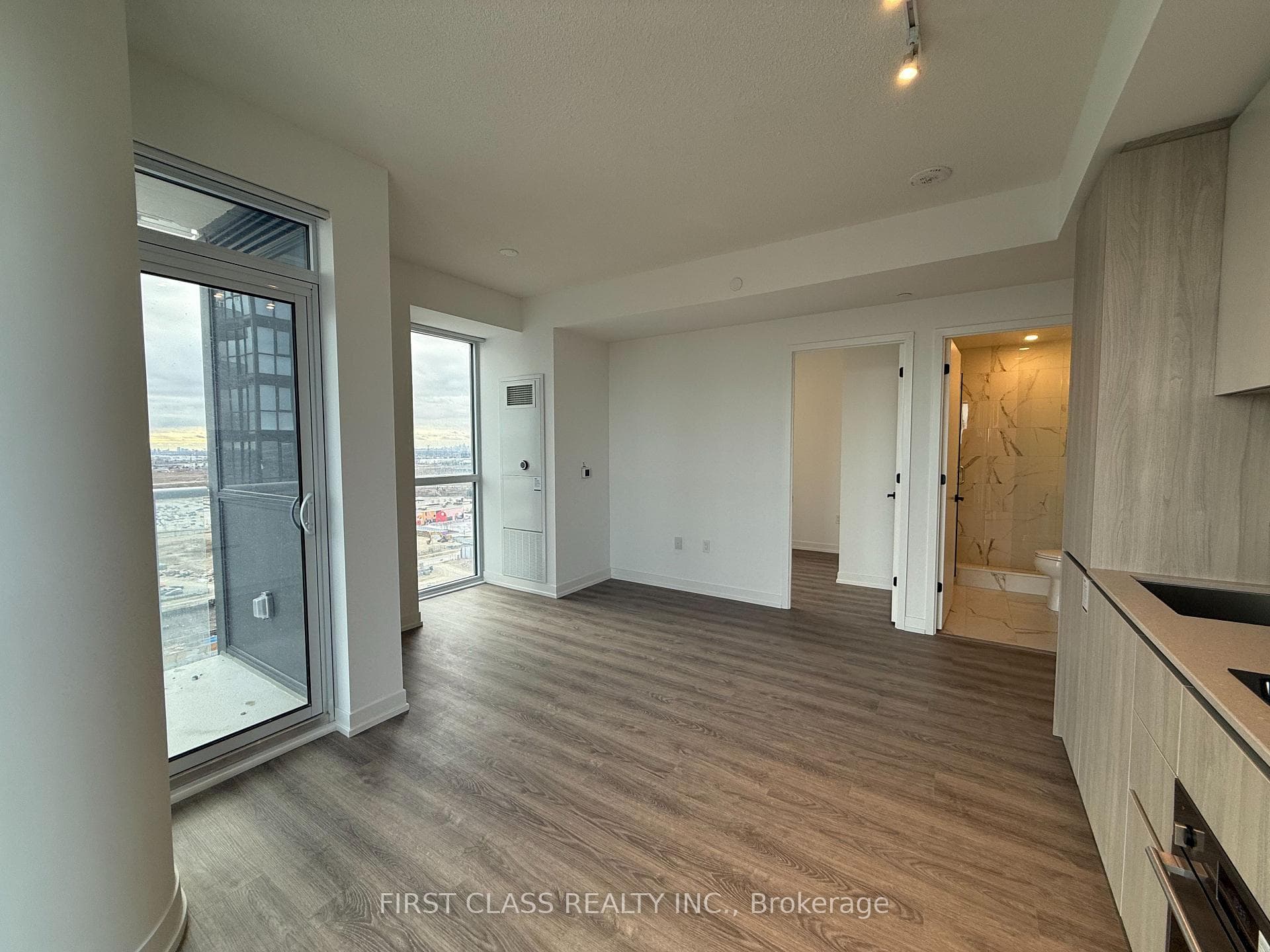 8 Interchange Way Unit 1809 photo 10