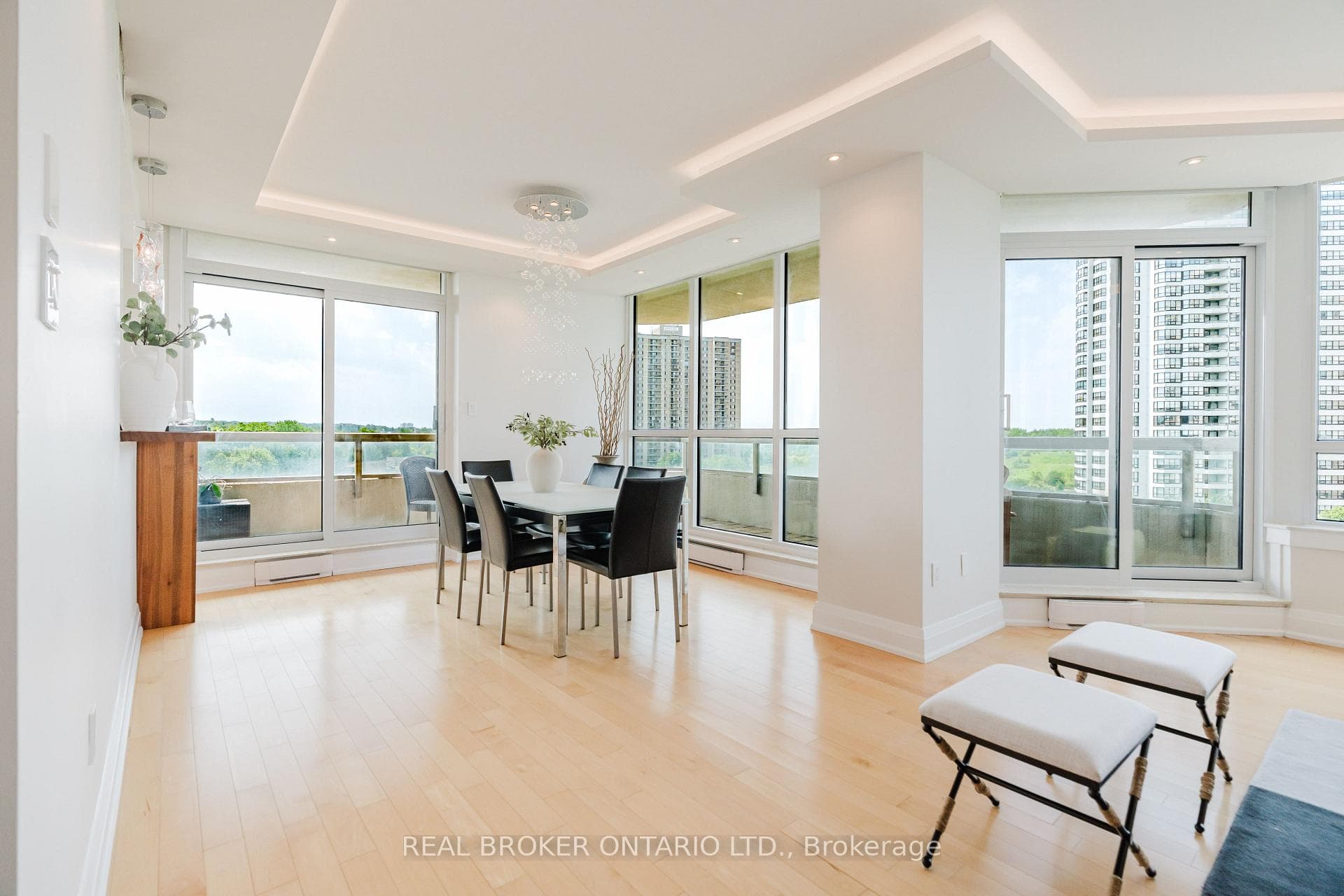 1480 Riverside Drive Unit 806 photo 10