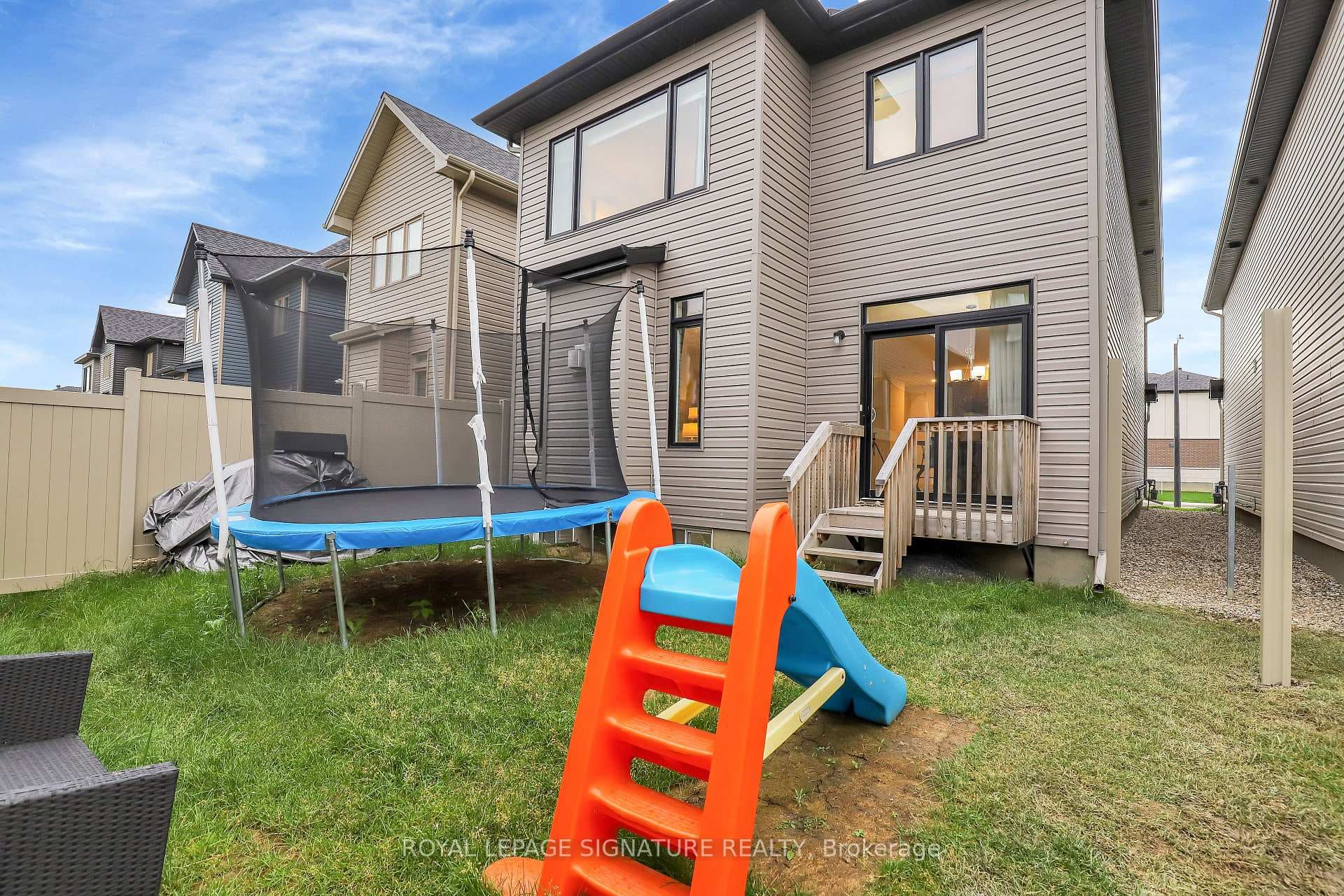 1041 Hydrangea Avenue photo 40