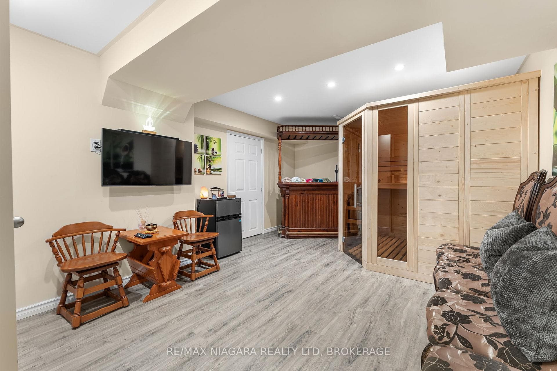 750 Lakeshore Road photo 25