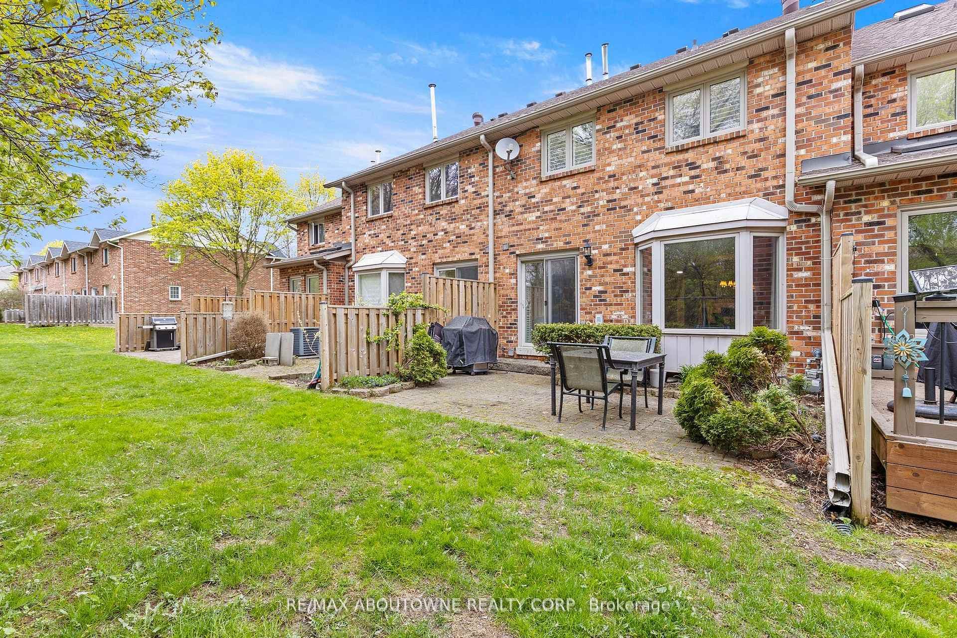 2230 Walkers Line Unit 9 photo 28