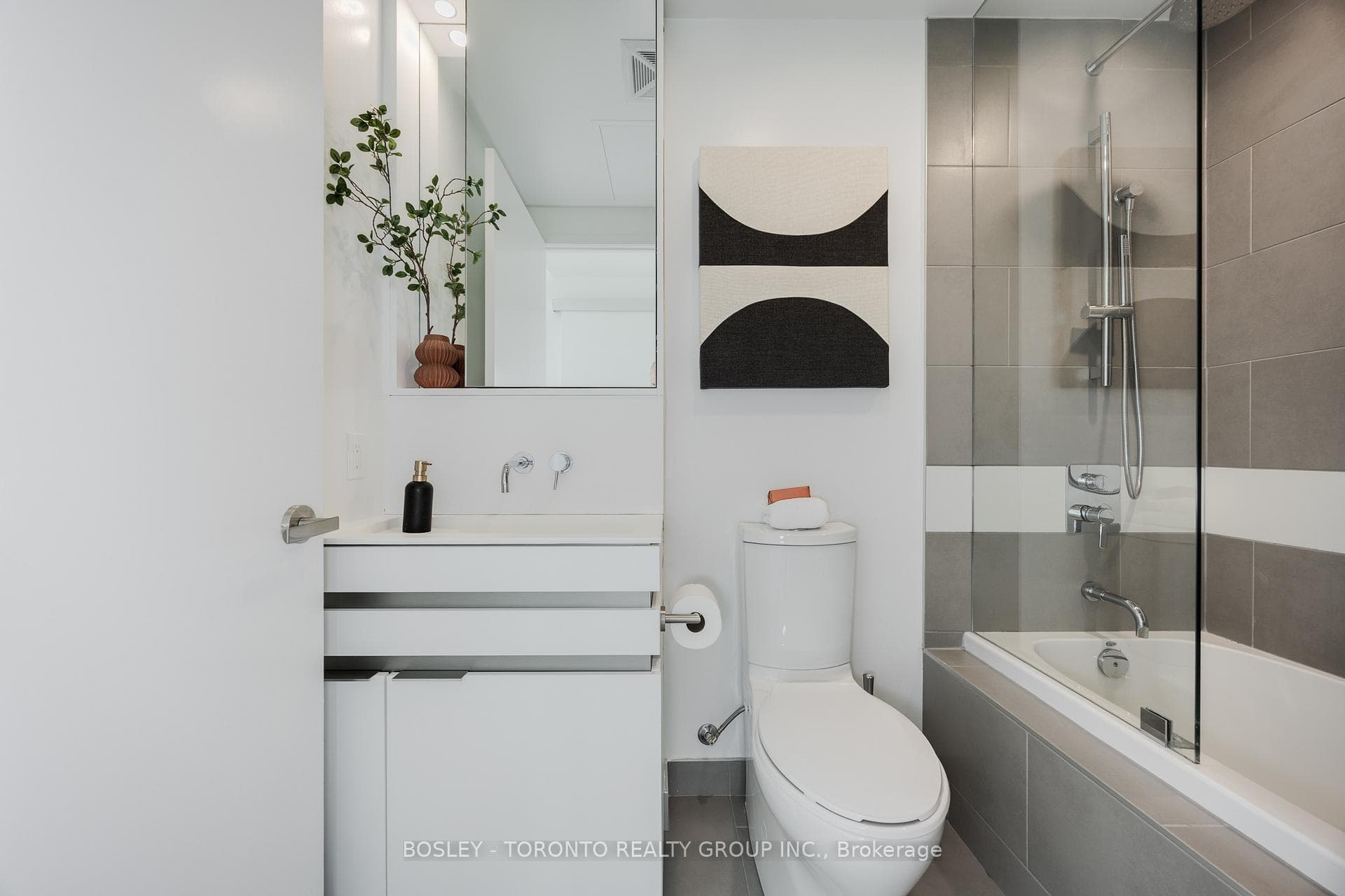197 Yonge Street Unit 3909 photo 23