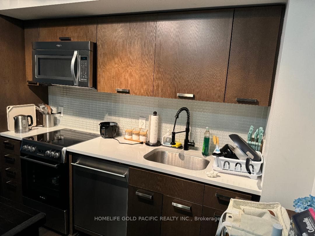 295 Adelaide Street Unit 718 photo 3