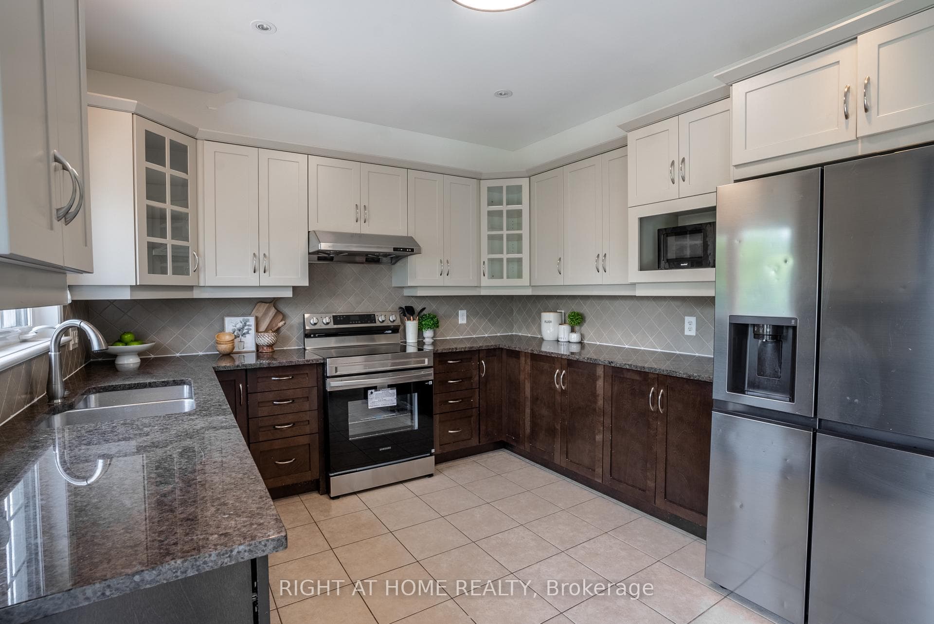 106 Sunita Crescent photo 16