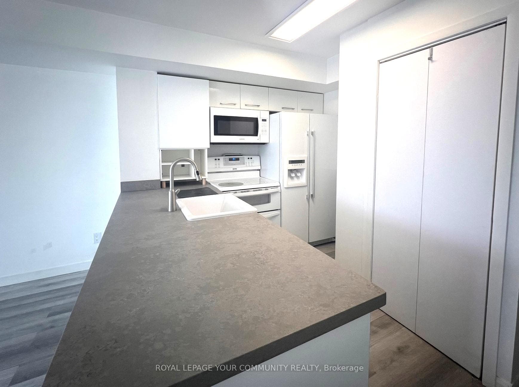 210 Victoria Street Unit 2902 photo 3