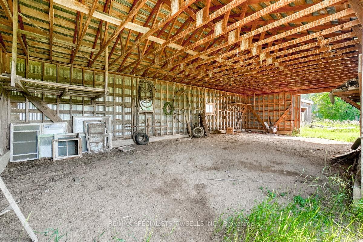 938198 Airport Road photo 37