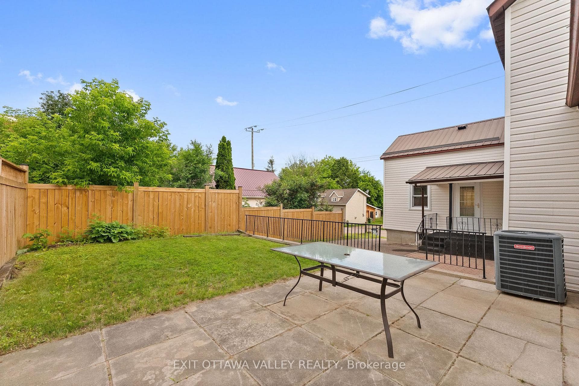 164 Maple Avenue photo 40