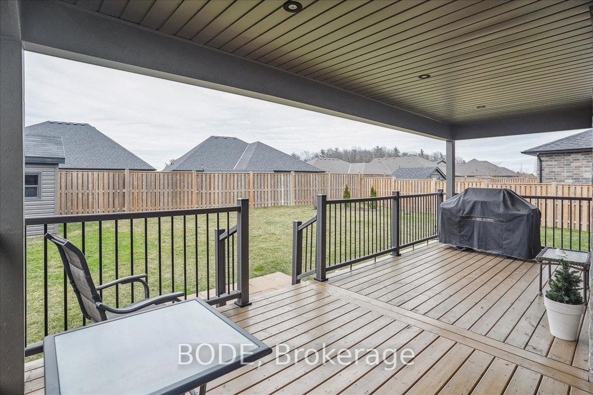 215 Oak Street photo 32