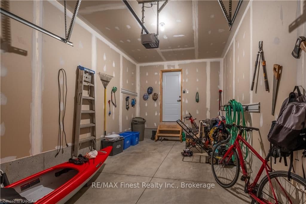 1225 MAX Crescent photo 34
