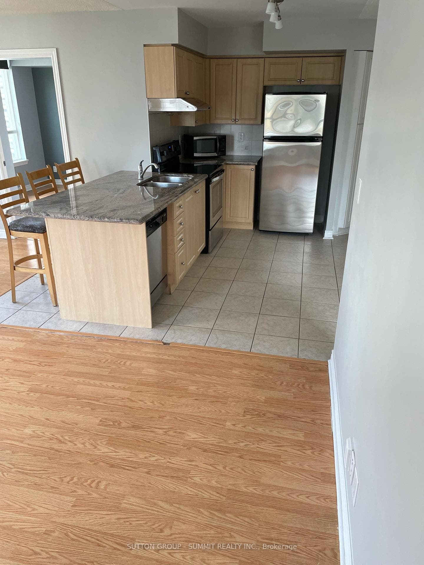 225 Wellesley Street Unit 805 photo 8