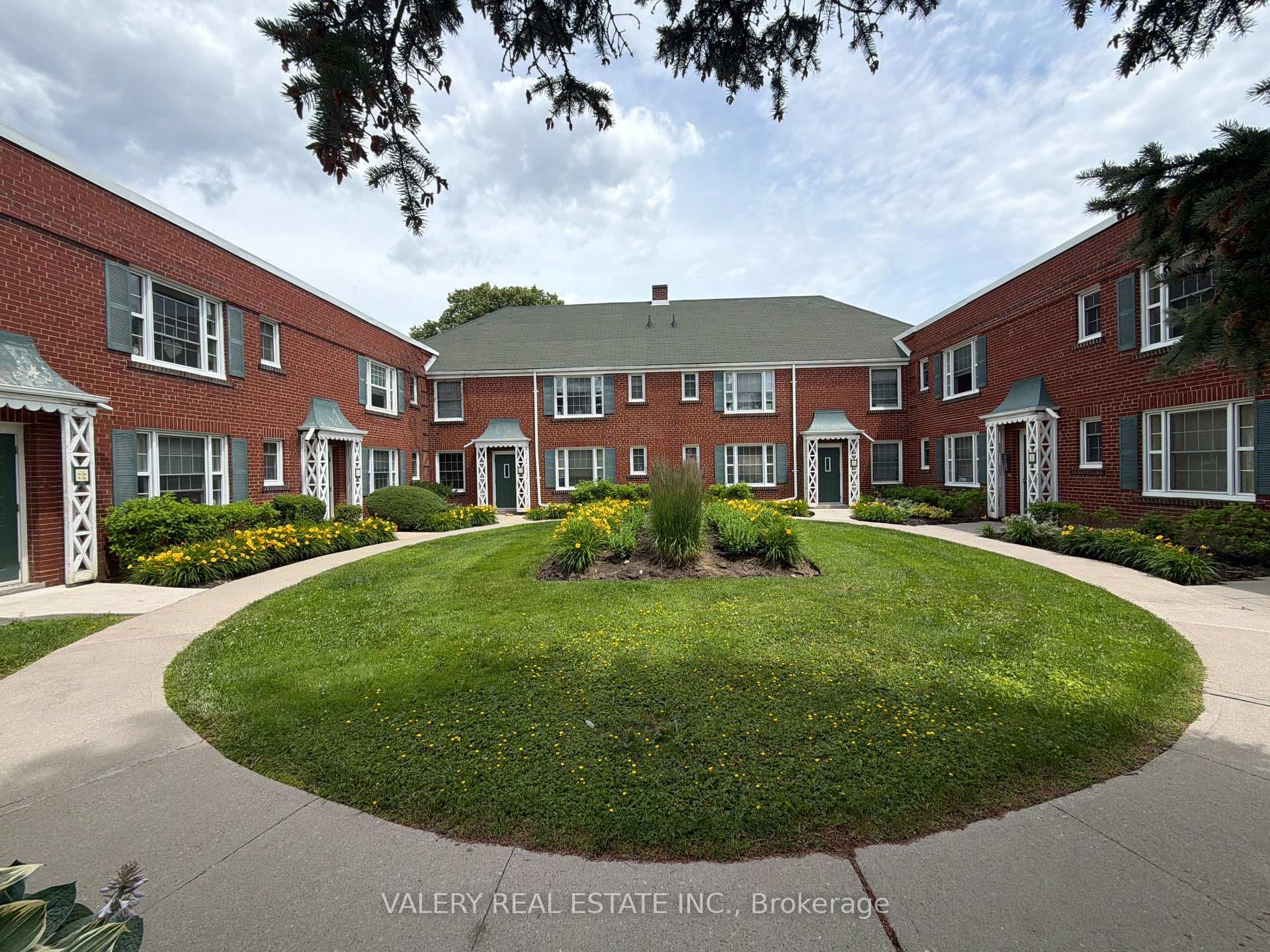 1327 Bayview Avenue Unit U19 photo 1