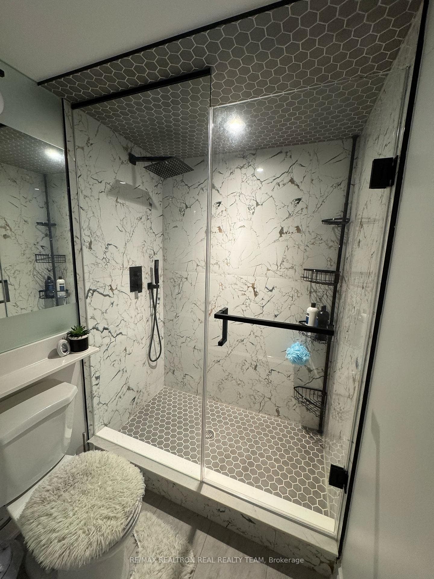 310 Burnhamthorpe Road Unit 1810 photo 12