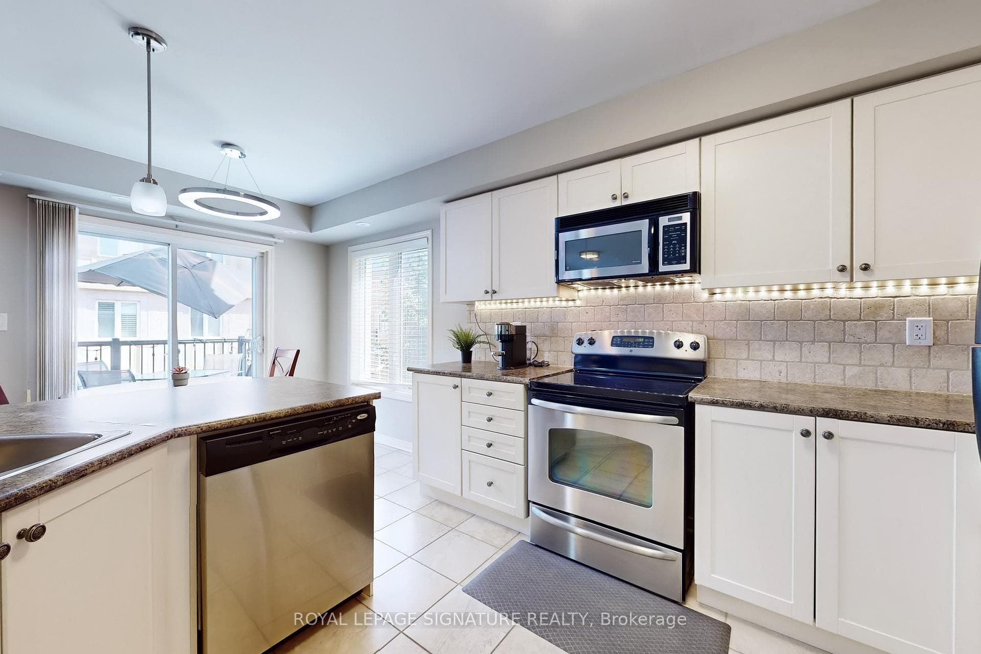 140 Louisbourg Way photo 7