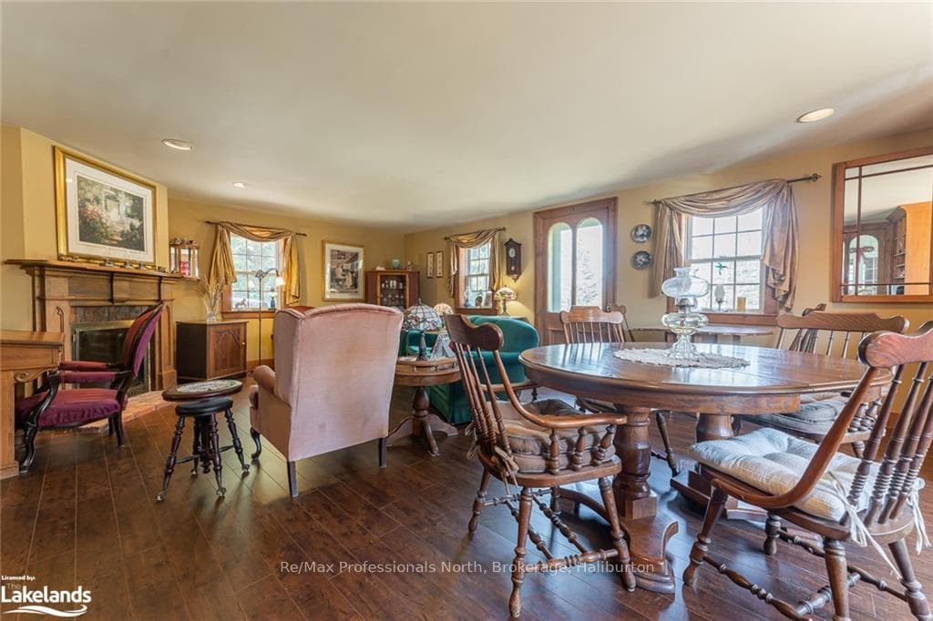 1011 STERLING Lane photo 11